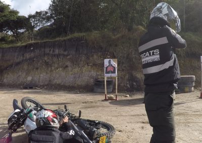 Curso de conducción vehículos de alta seguridad. Conductores escoltas motos, carros y camionetas. Manejo defensivo, evasivo y polígonos de tiro